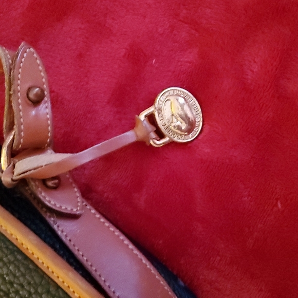 VINTAGE DOONEY PEBBLE LEATHER CROSSBODY. - Picture 4 of 8